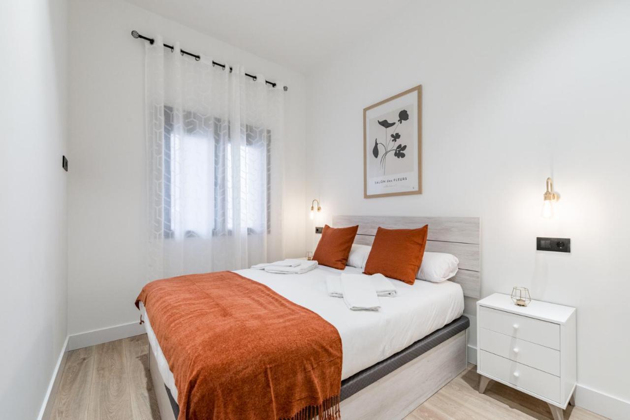 Apartament Jes B Close To Bernabeu Stadium マドリード エクステリア 写真